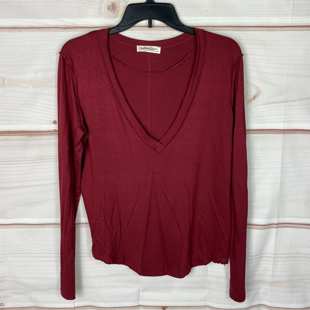We The Free Top Womens XS Burgundy V-Neck T-Shirt Long Sleeve Jersey Knit Solid